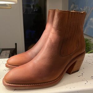 FREE LANCE Paris Jane boots Chelsea w bevel heel great condition